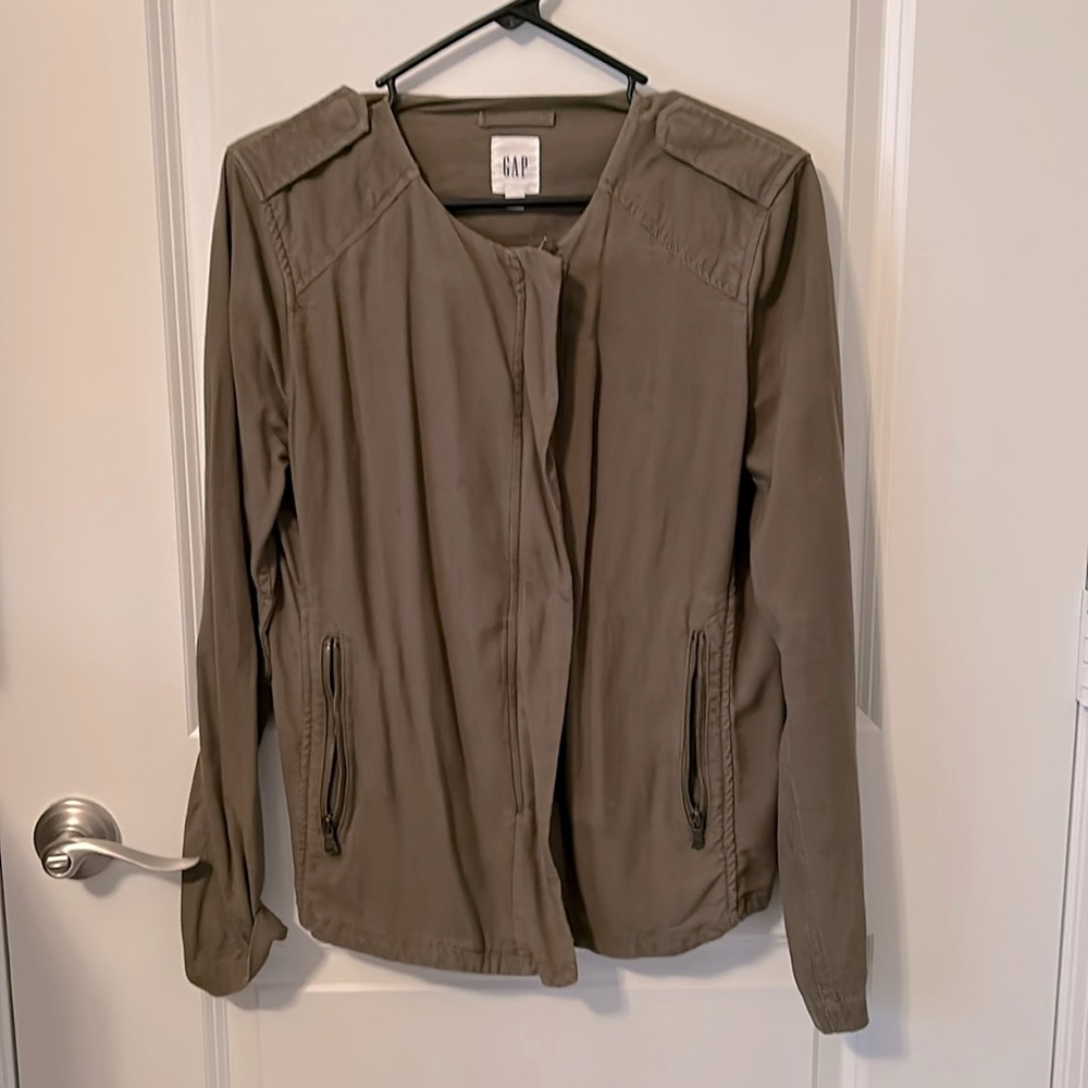 Gap size M just below the waist light weight jacket.  Olive green.